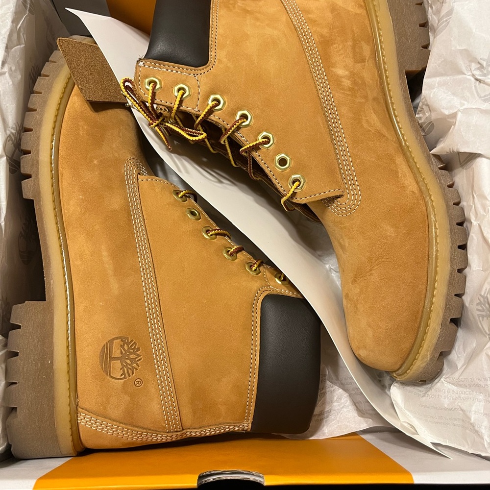 Mens Timberland premium 6 inch Wheat boots. Size 9.5